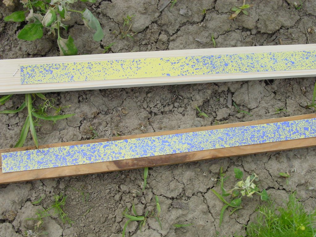 Spuitbeeldvergelijking met watergevoelig papier